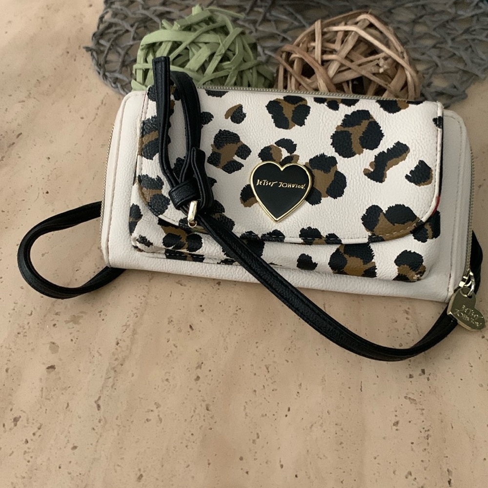 Betsy Johnson cheetah Crossbody purse